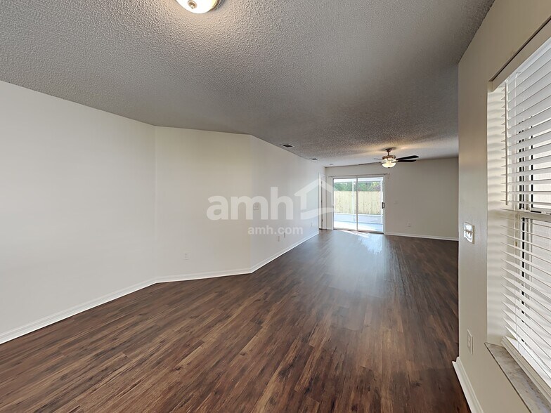 Building Photo - 2273 Heathwood Cir