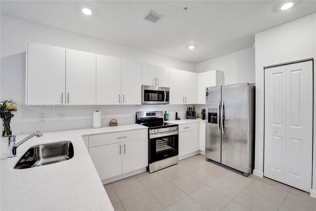 Building Photo - 242 SW 159th Ln