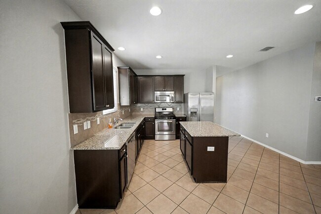 Building Photo - Beautiful Home in the Highly Desirable Ala...