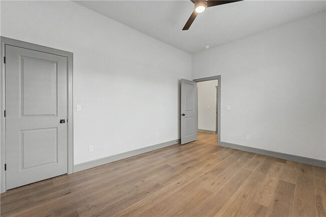 Building Photo - 1081 Mammoth St