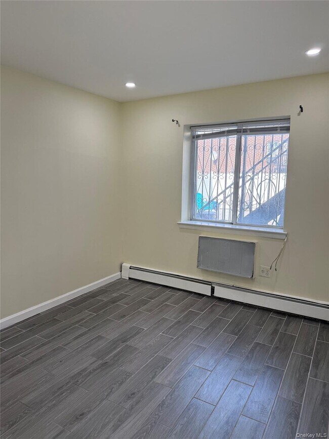 Building Photo - 1-82 Beach 61st St