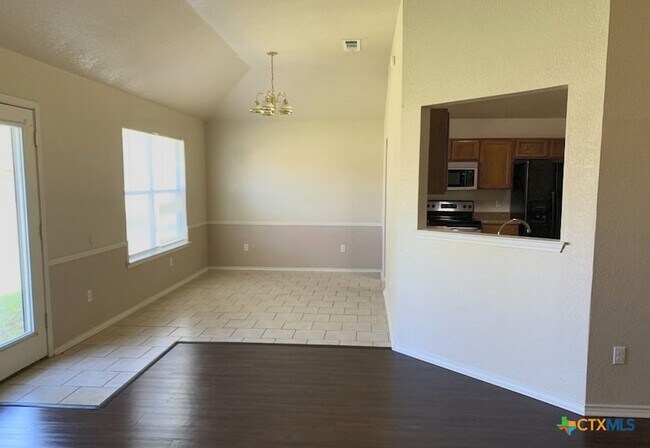 Building Photo - 3405 Carpet Ln