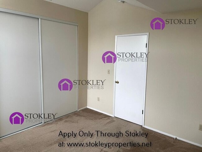 Building Photo - 1633 Lindbergh Dr