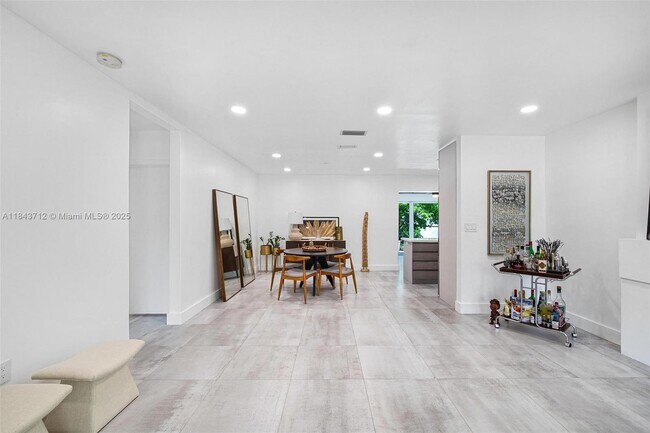 Building Photo - 2350 SW 24th St