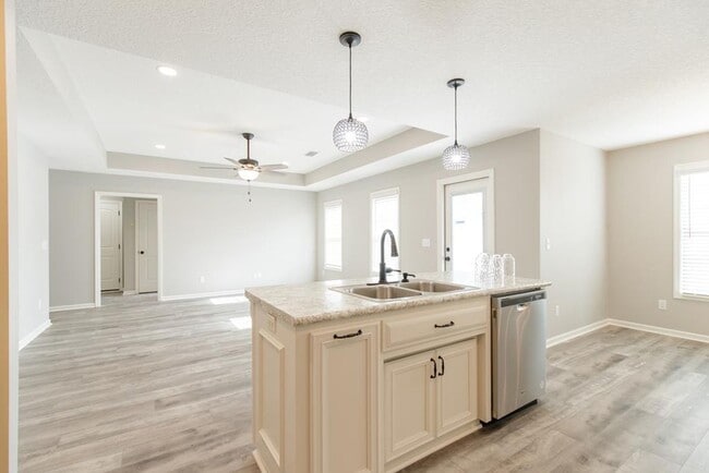 Building Photo - $500 Move-in Discount! Modern 4-Bedroom Ho...