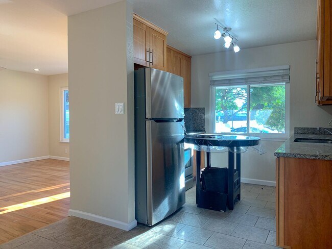 Building Photo - Single level 3 Bedroom Home on a Spacious Corner Lot!