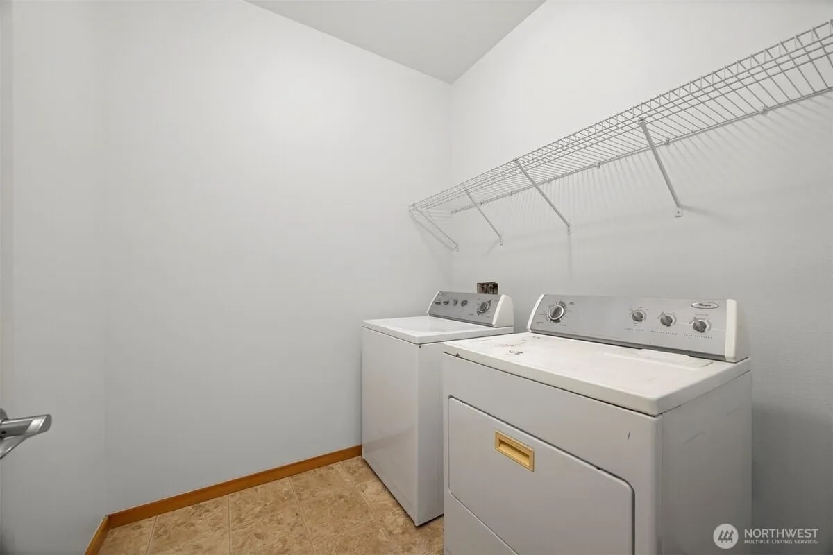 Building Photo - 6214 Malloy Ave