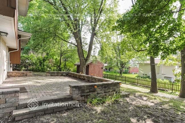 Building Photo - 9922 S 86th Ave