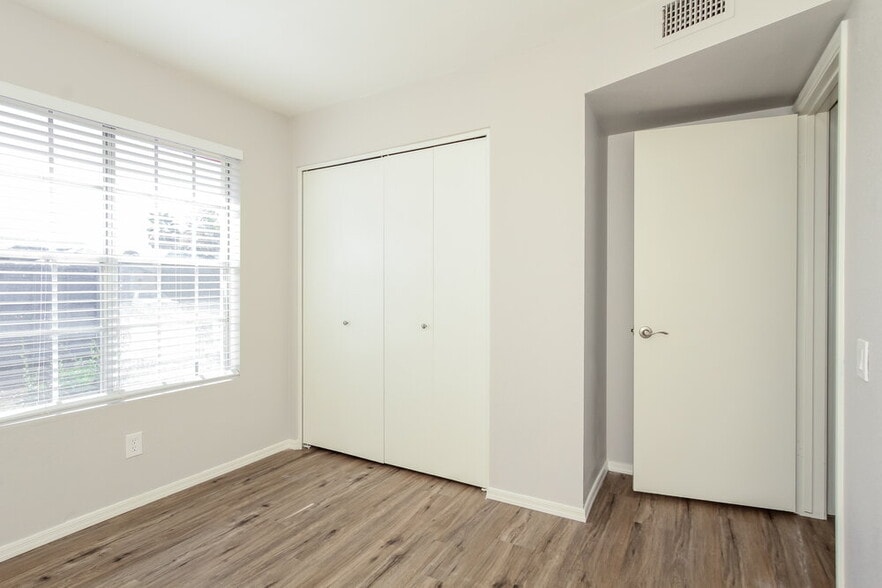 Building Photo - 208 W Oraibi Dr