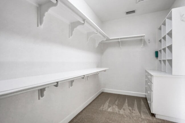 Building Photo - 3/2.5 in Pelican Bay