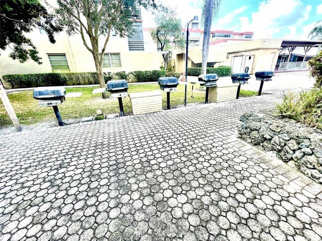 Building Photo - 403 NW 68th Ave