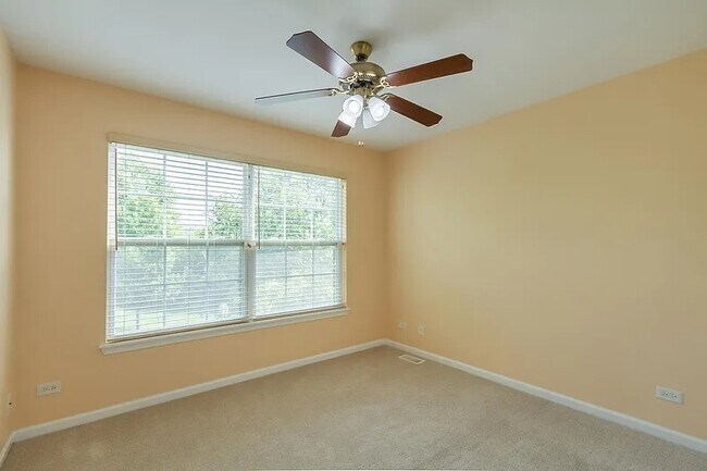 Building Photo - 1953 Fountain Grass Cir