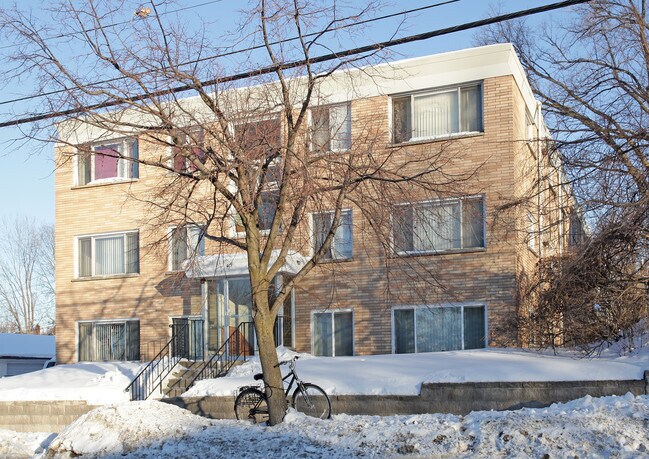 Building Photo - 419 Front Ave