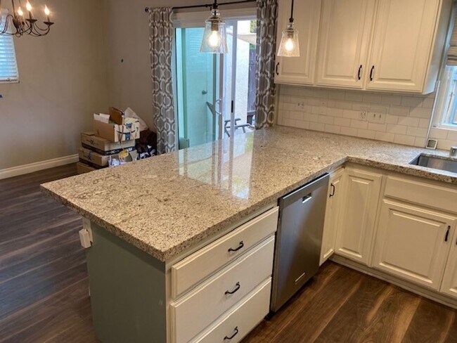 Building Photo - 7895 Rancho Fanita Dr