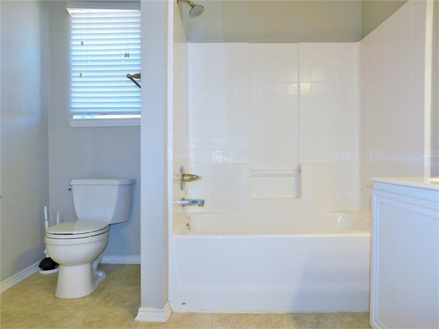 Building Photo - 2917 Oakshire St