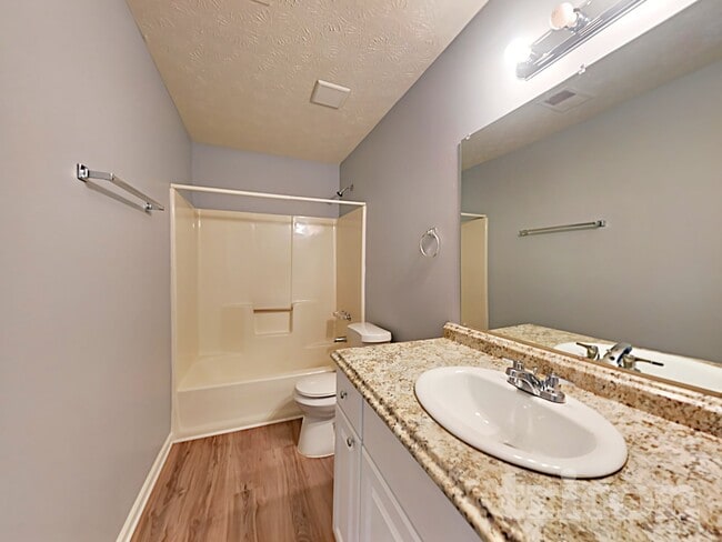 Building Photo - 575 Woodcrest Manor Dr