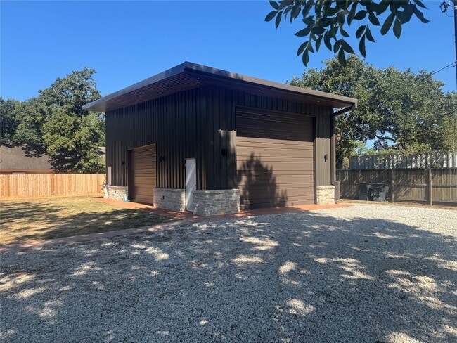 Building Photo - 12518 Mile Dr