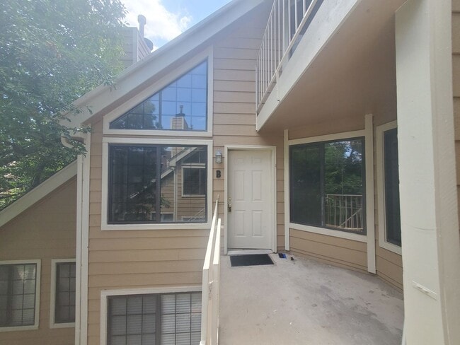 Building Photo - 2B / 2B Condo with Loft and Garage Availab...