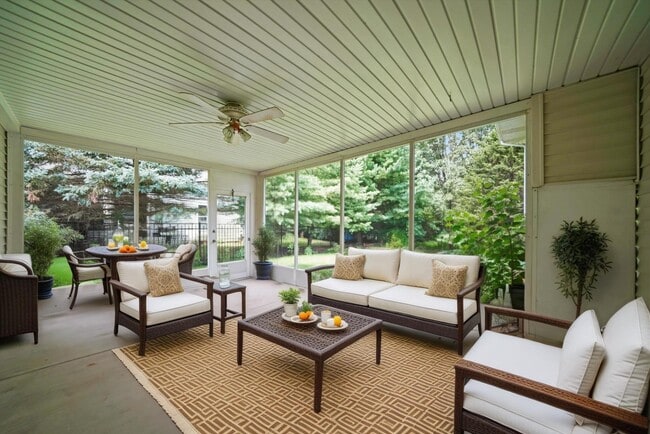 Building Photo - 1668 Hidden Valley Dr