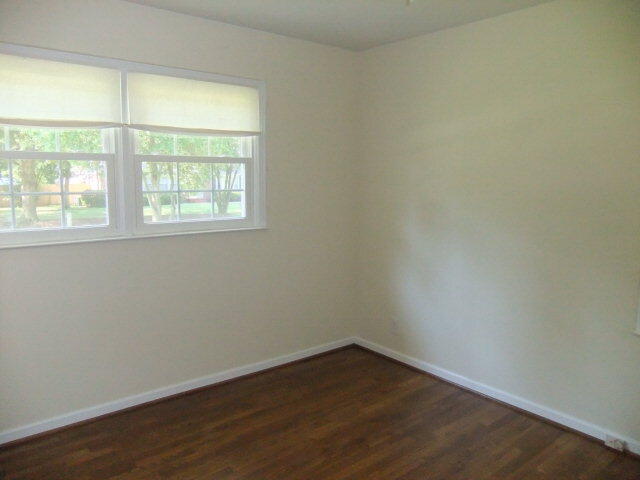 Building Photo - 1010 Evans Rd