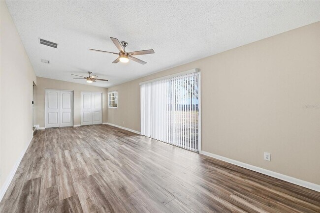 Building Photo - 2327 W Knollwood Pl