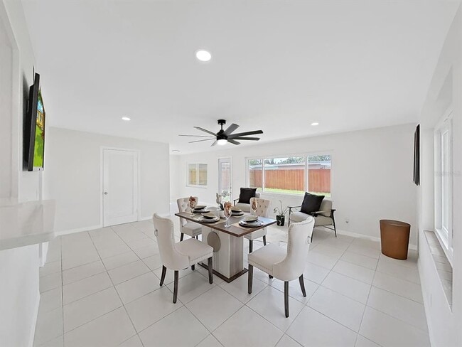 Building Photo - 4610 W Bay Villa Ave