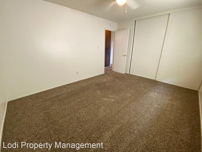 Building Photo - 715 N Church St