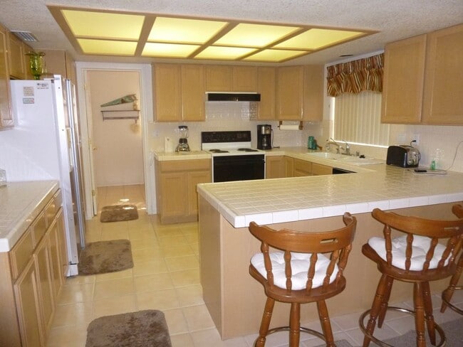 Building Photo - 3 Bedroom - 2 Bath Home