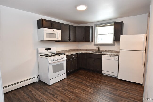 Building Photo - 137 Genesee St