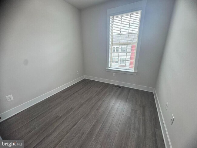 Building Photo - 203 Pomegranate Ln