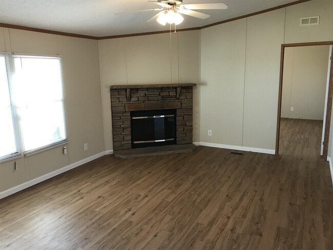 Building Photo - 121 Heien Ct
