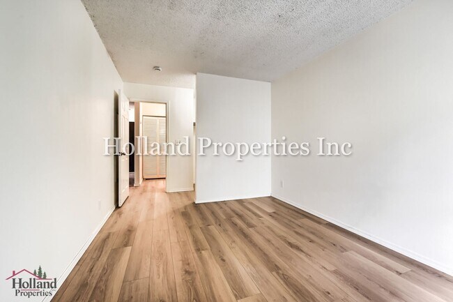 Building Photo - 8747 SW Brightfield Cir