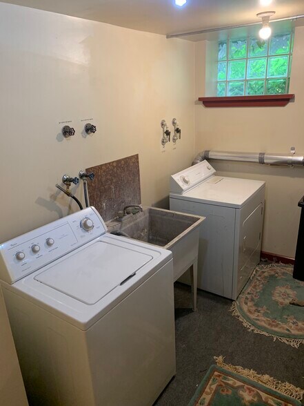 Laundry - 1829 13th Ave S