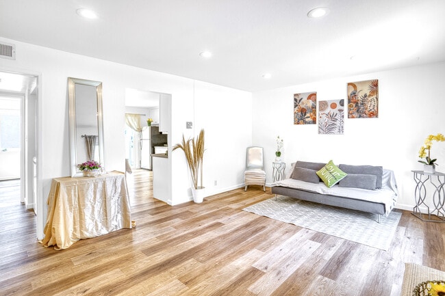 Building Photo - 4252 Comet Cir