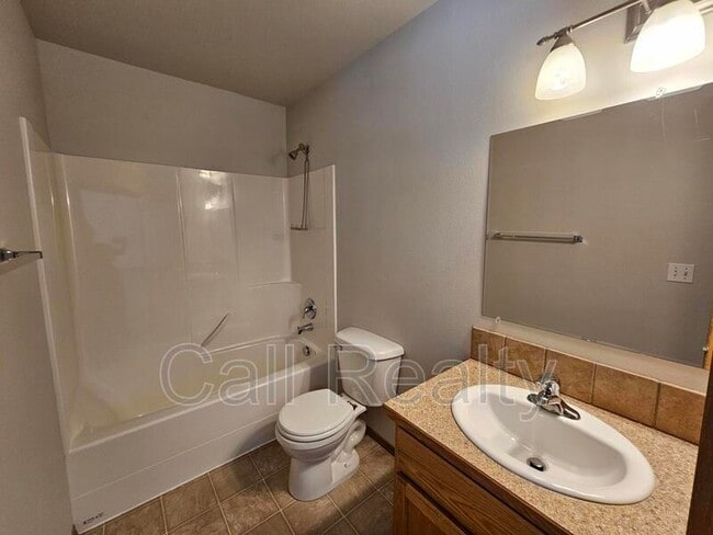 Building Photo - 2420 E Joseph Ave