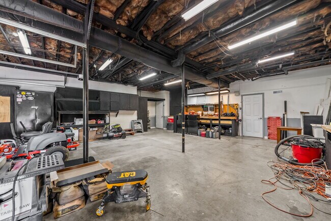 Building Photo - 944 Sable Dr