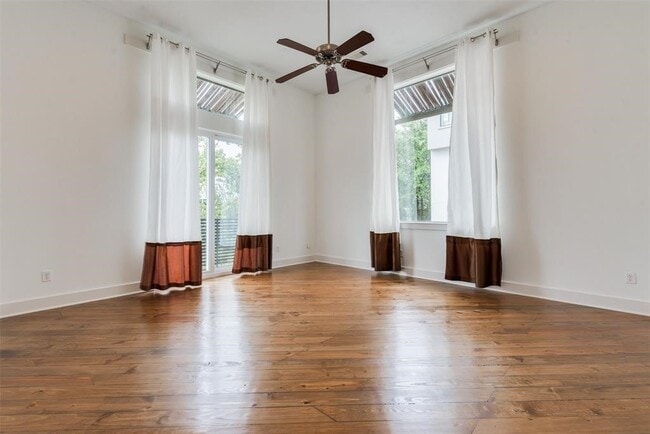 Building Photo - 2002 Blodgett St