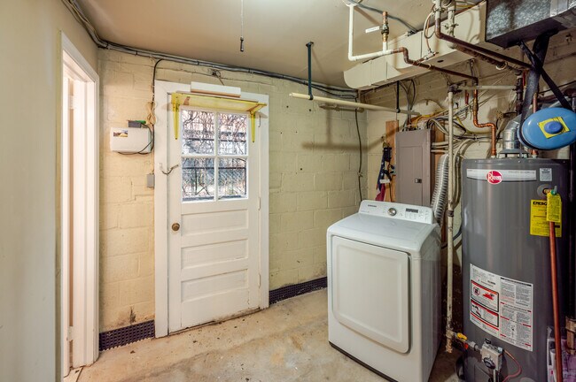 Building Photo - 5806 Flanders St