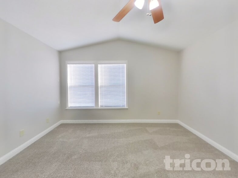 Building Photo - 1420 Alonzo Pl