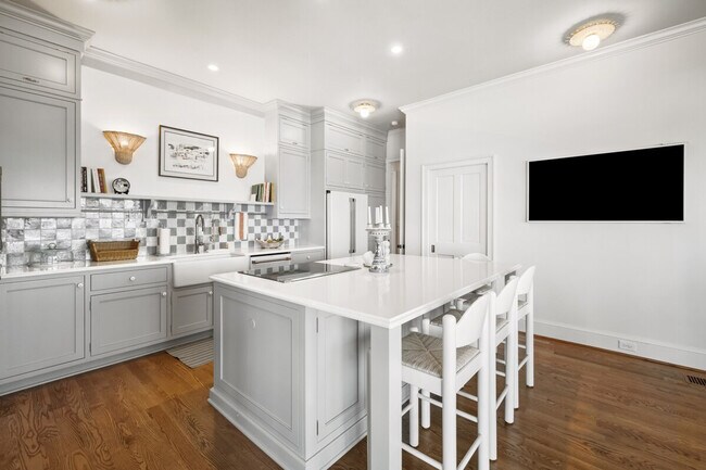 Building Photo - 886 Debordieu Blvd