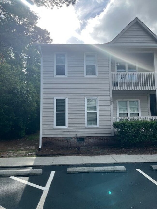 Building Photo - Welcome to the 2 Bed 2 Bath Bottom Floor Condo in Savannah Court, located in the vibrant city of ...