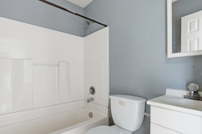 Building Photo - 7625 Windsor Oaks