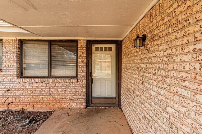 Building Photo - 3 Bed 1.5 Bath in Del City!