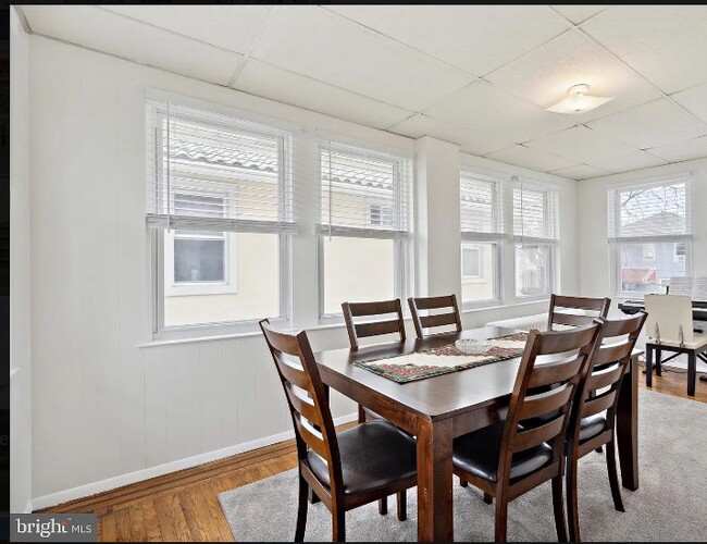 Dining room - 292 N Wycombe Ave