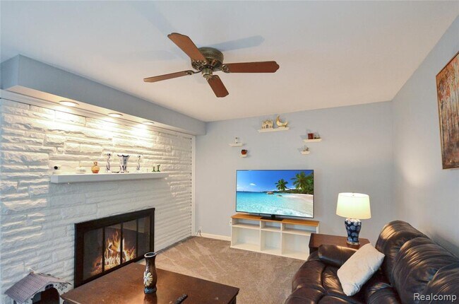 Building Photo - 37653 Longacre Dr