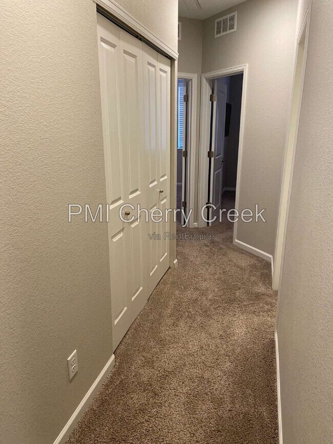Building Photo - 9008 E Caley Way