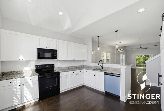 Building Photo - 379 Dante Cir