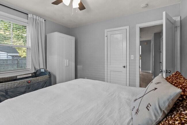 Building Photo - Furnished 4 bedroom Near NOB