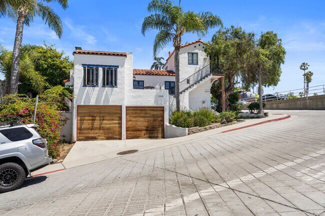 Building Photo - Charming 2 Bed 1 bath "fully furnished monthly rental" in La Jolla Village.