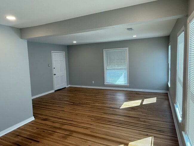 Building Photo - 3223 Cherrywood Ave